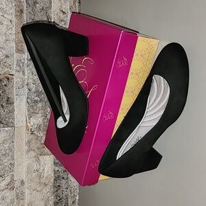 Easy Street Proper Elegant Black Suede Women's Pumps Never Worn